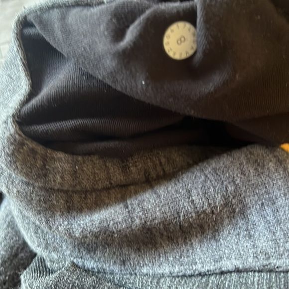 Lululemon two toned gray joggers. Size 8
excellent condition! - Picture 9 of 9